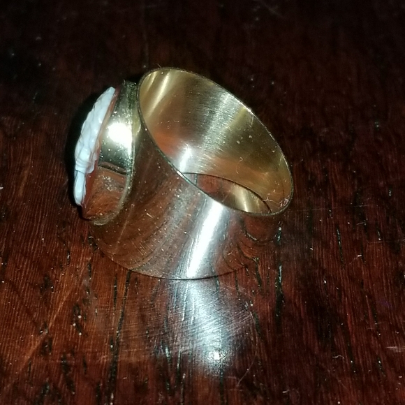 Cameo 14kt Gold Ring - Picture 7 of 8